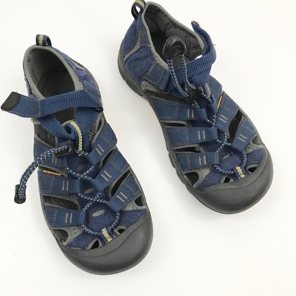keen boys water shoes